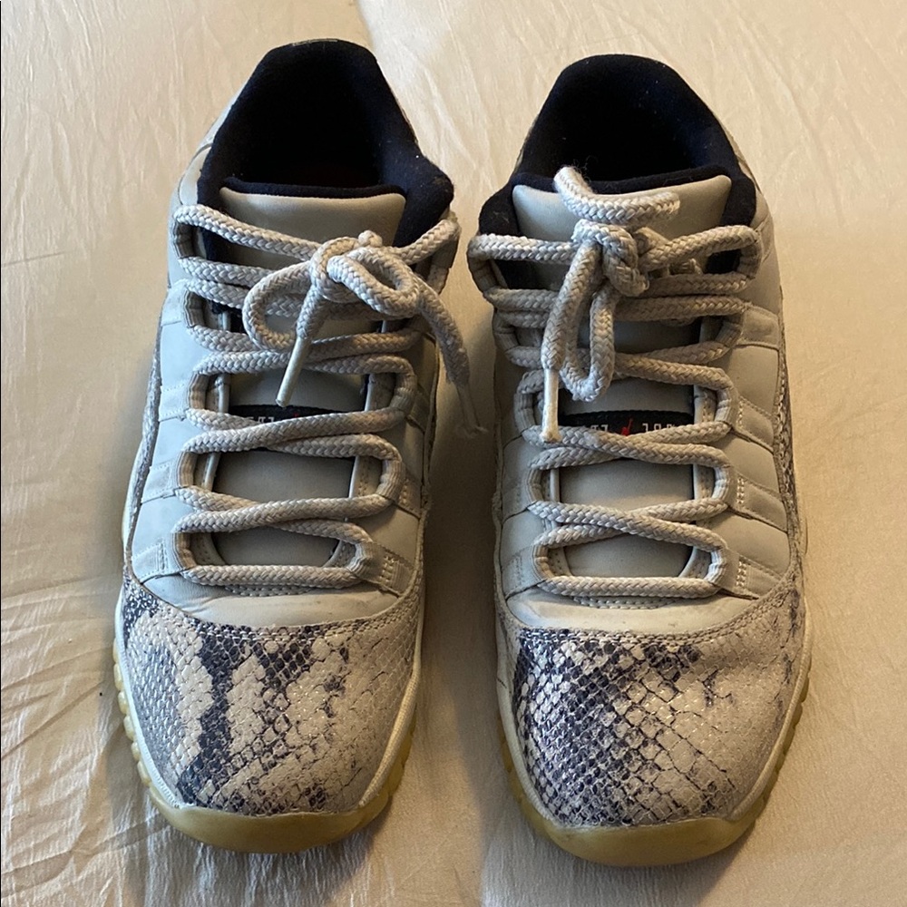 Air Jordan 11 low snakeskin
